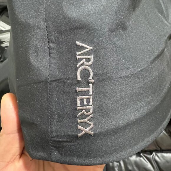 Men's Black Arc'teryx Hooded Down Jacket Size L - Picture 12 of 12